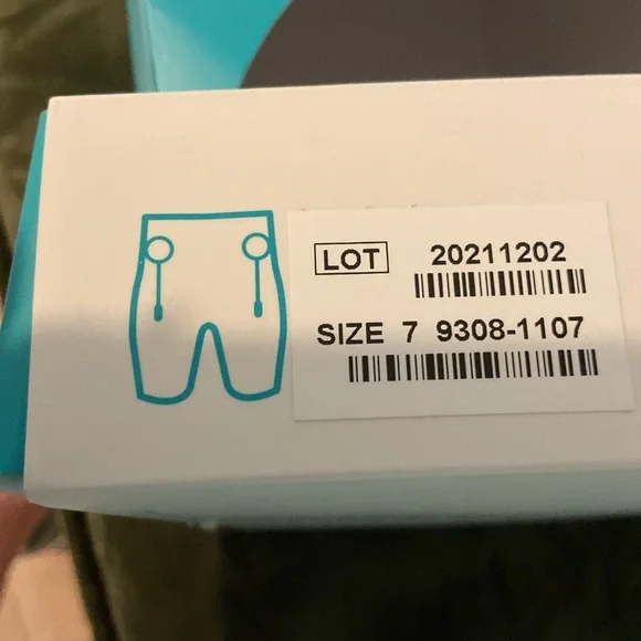 Innovo Pelvic Floor Exerciser with Controller - Picture 2 of 9